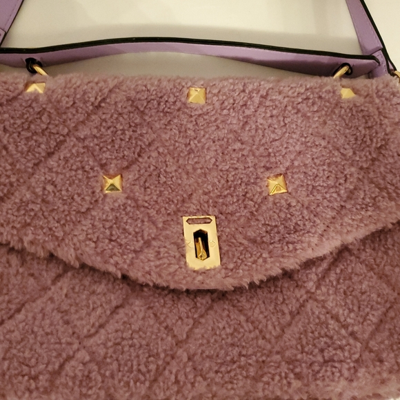 Selling Beautiful Purple Furry Purse/Handbag - Picture 4 of 10